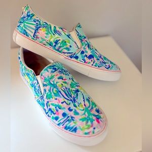 Lilly Pulitzer Julie Slip On Sneaker in Blue Ibiza Cabana Cocktail, Size 7